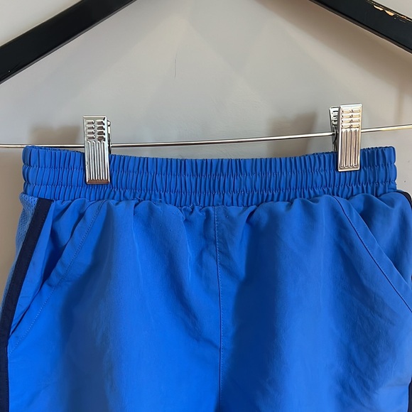 Under Armour Running Shorts Size Xs - Picture 2 of 2